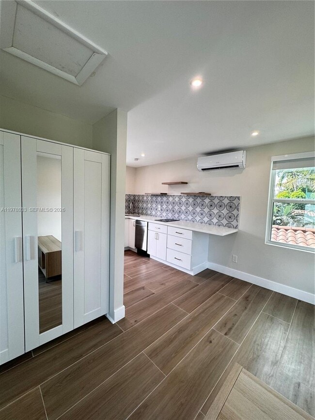 Photo - 2855 Royal Palm Ave Unit 6