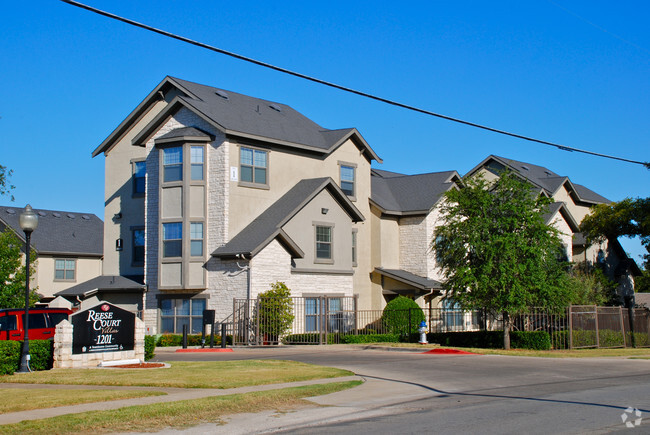 Building Photo - Reese Court Villas Rental