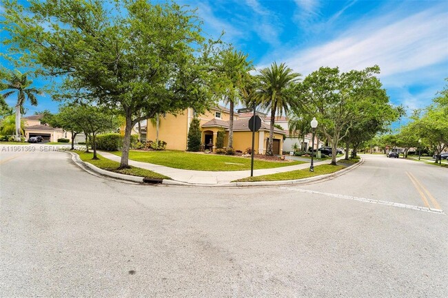 Photo - 1518 Maple Dr