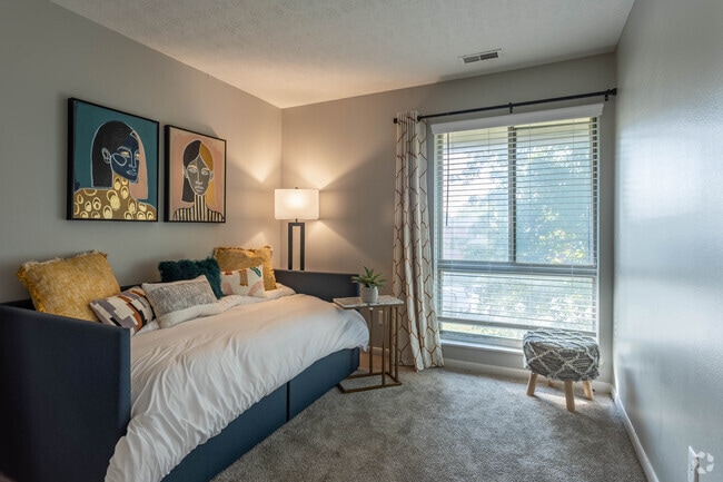2 Br, 1 Ba - 760 SF