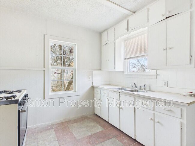 Photo - 2216 S Polk St