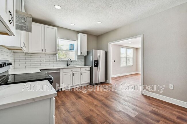Building Photo - 1305 E 20th Ave