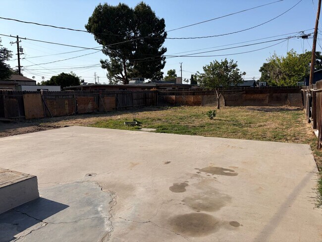 Photo - Cute 2 Bedroom 1 Bath Home. Must See!! Rent $1450 Deposit $1450 New Paint Inside and Out! New Flo...