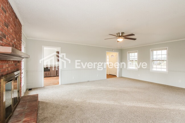 Photo - 213 Andover Cir