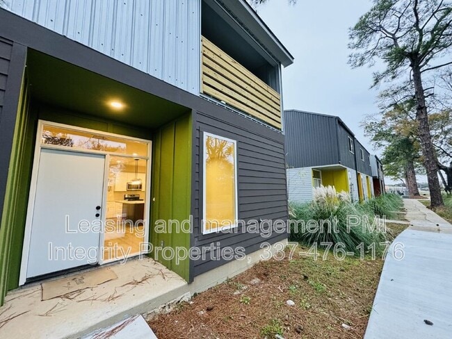 Photo - 136 Greentree Dr