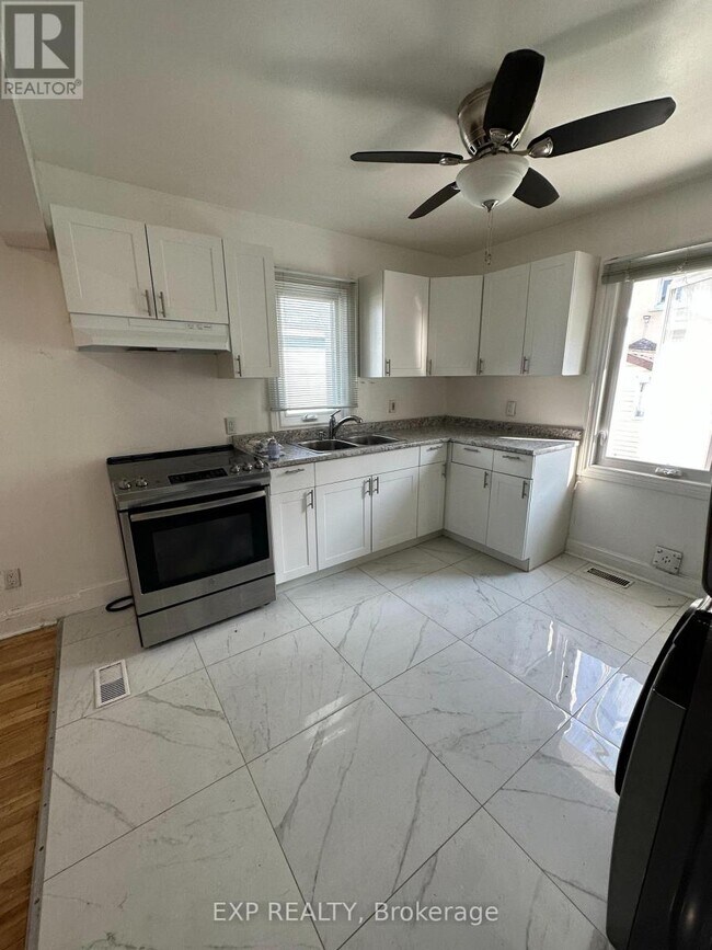 Photo - 304 Frontenac St