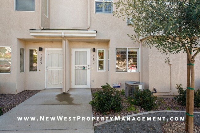 Photo - Exquisite North Park/University Heights Townhome, Small Pet Ok! Unidad 1