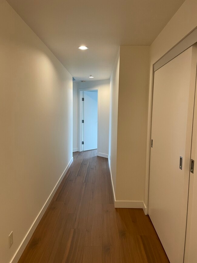 Photo - 128 Cordova St W