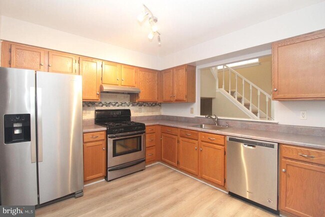 Photo - 262 Andover Pl