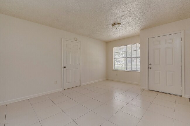 Photo - 3 Bedr/ 1 bath Beautiful Home in Danbury, ...