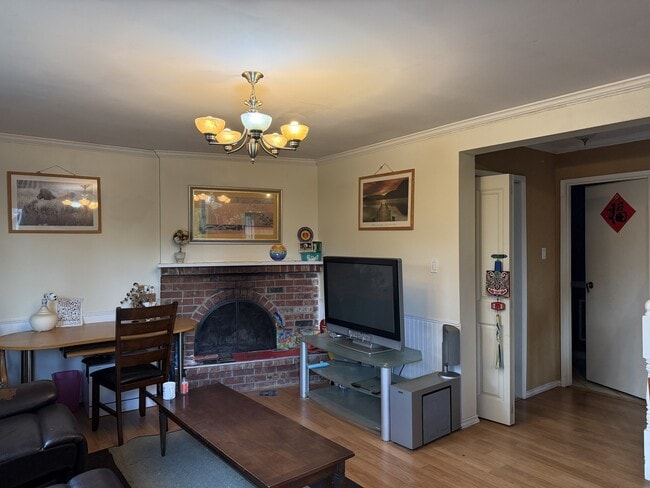 Photo - 5715 Royal Oak Ave