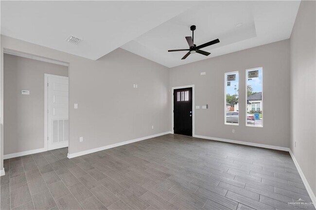 Photo - 16 Tower Oak Dr