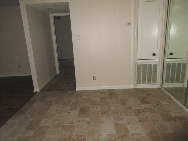 Photo - 17401 Red Oak Dr