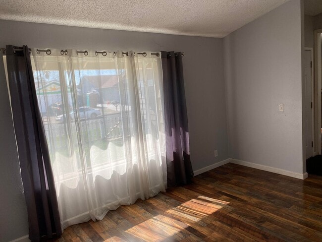 Photo - 1014 Prairie Dr
