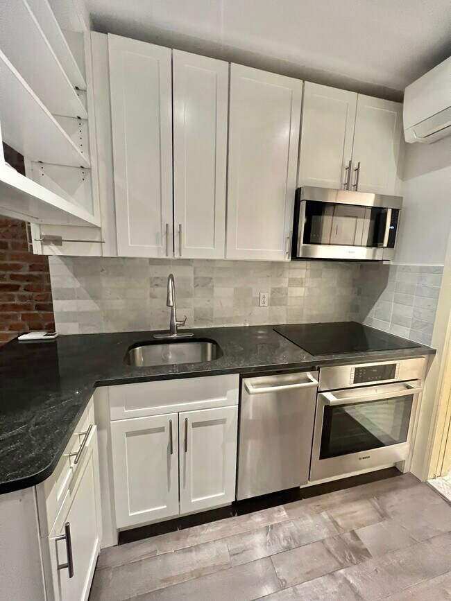 Photo - 328 E 59th St