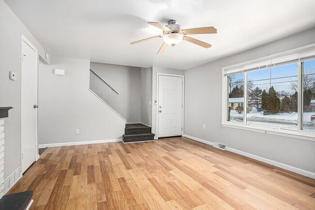 Photo - $1450- 3-Bed/1.5-Bath Town House Duplex, Basement, Garage, 1300 sq. ft. Attractive remodeled mode...