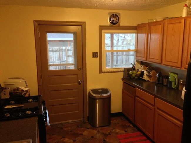 Photo - 4243 Gladstone St