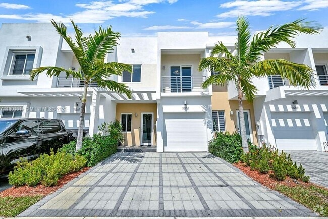 Building Photo - 10257 NW 72nd St Rental