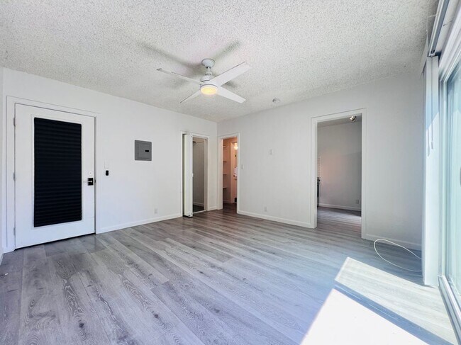 5525 Harold Way Unit 1