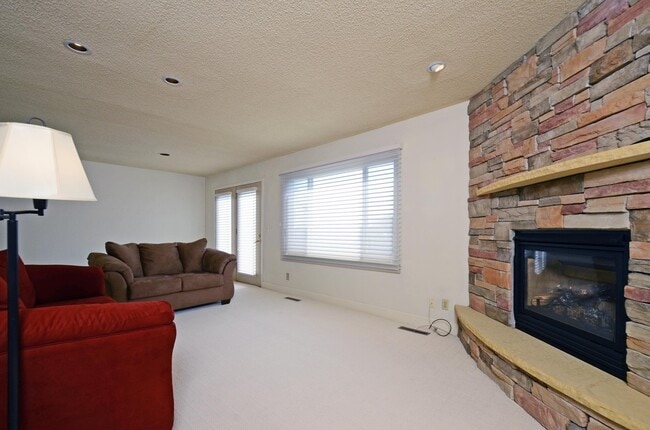 Photo - Wonderful 3 Bed 2 Bath Townhome in Little Canada