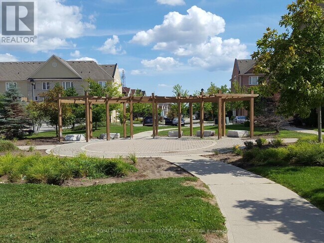 Photo - 4975 Southampton Dr