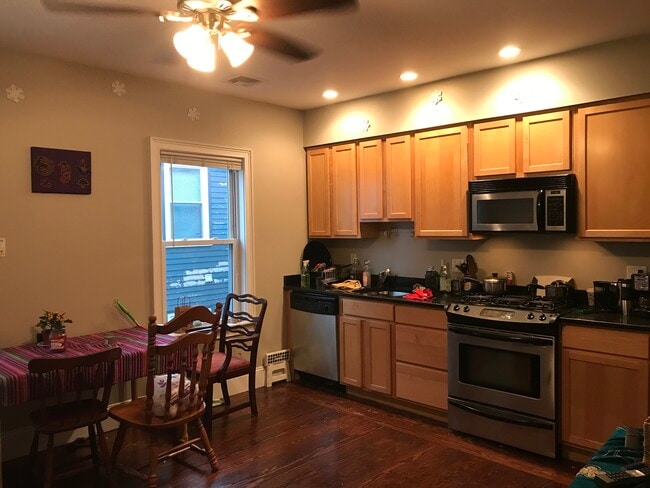 Photo - 180 Hillside St