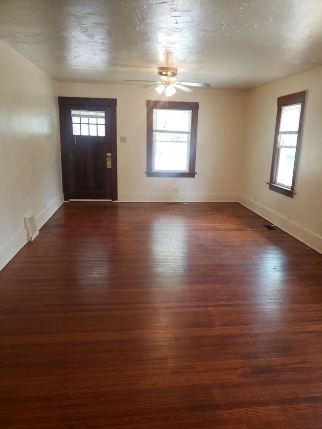 Photo - 2 BR House Near Lakeside Park