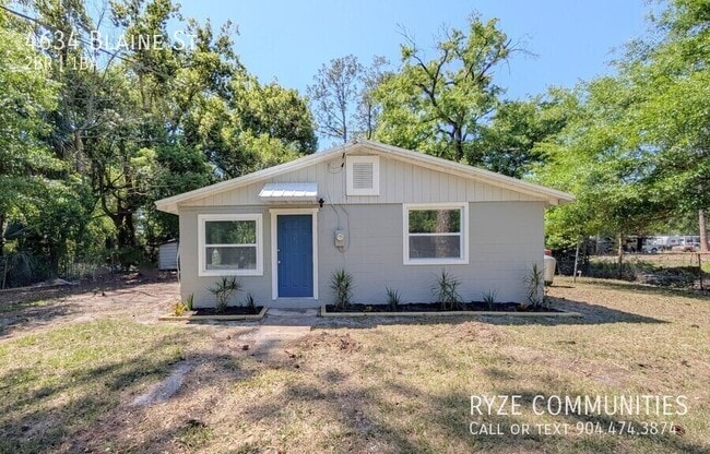 Photo - 4634 Blaine St