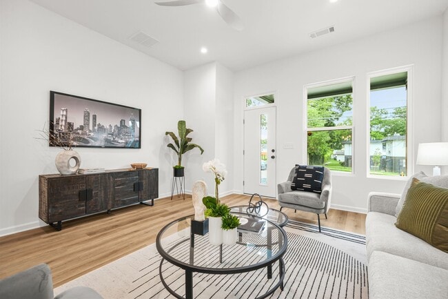 Photo - 1223 Oakland Dr SW