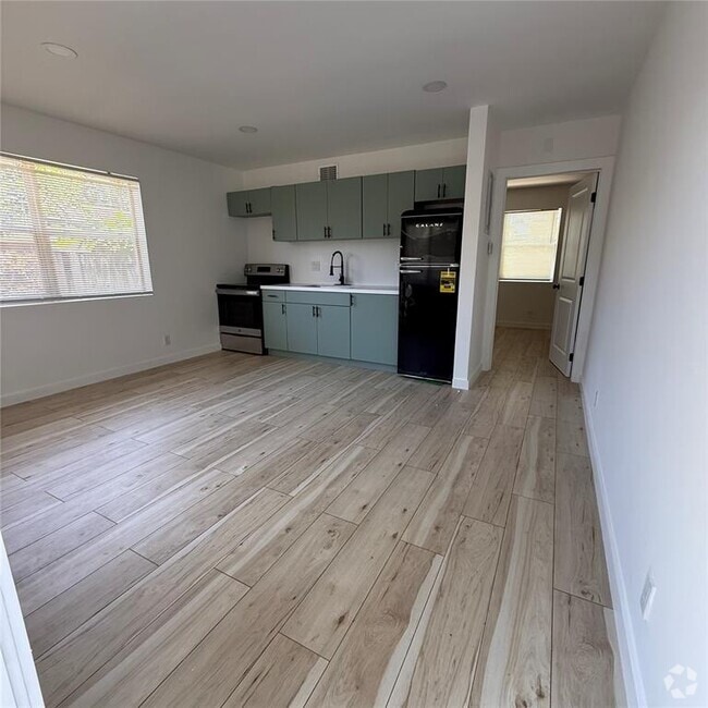 Building Photo - 1827 N Dixie Hwy Rental