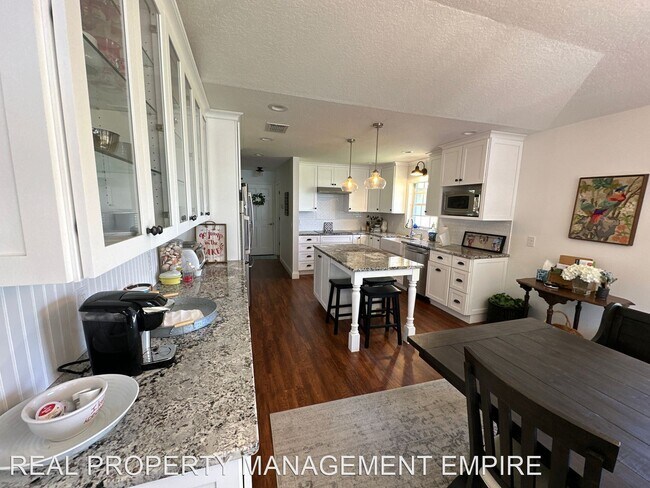 Photo - 3 br, 3 bath House - 128 W Juliana Way