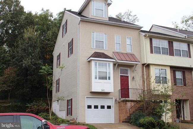 Building Photo - 301 Shaw Ct