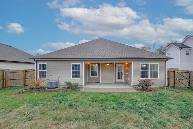 Photo - Fresh and Clean 3 bed 2 bath. Sweet layout!