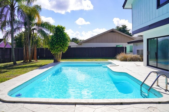 Photo - 760 Windtree Way