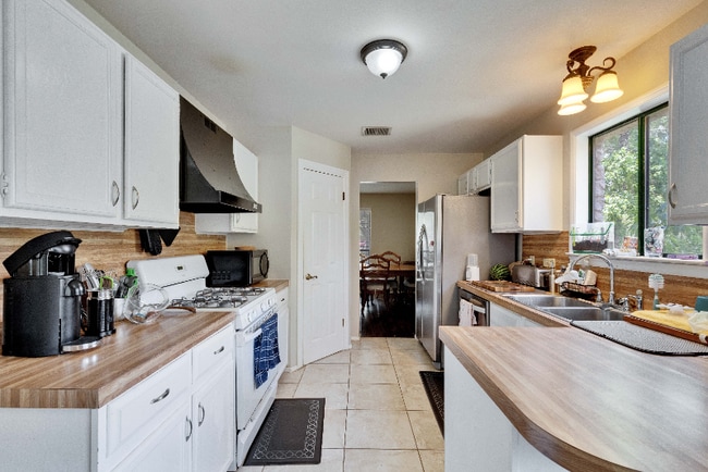 Photo - 7601 Hawkeye Dr