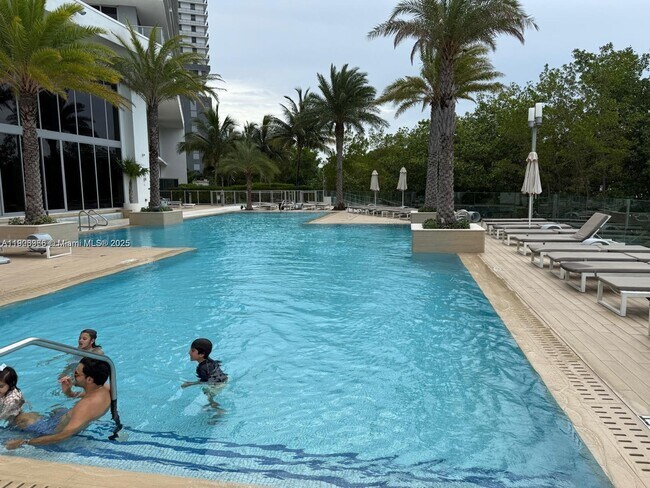 Photo - 16385 Biscayne Blvd Unit 301