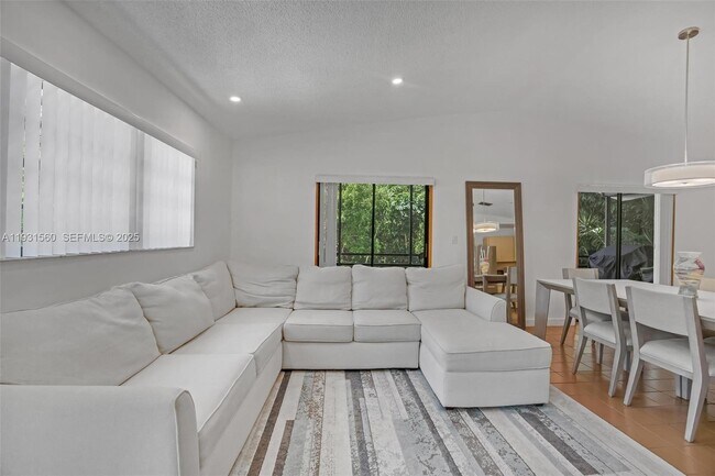 Photo - 139 N Bay Harbor Dr