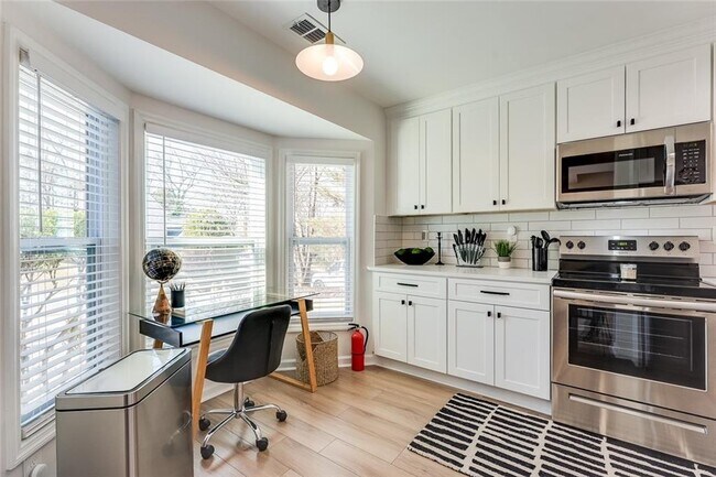 Photo - 5015 Laurel Springs Way SE