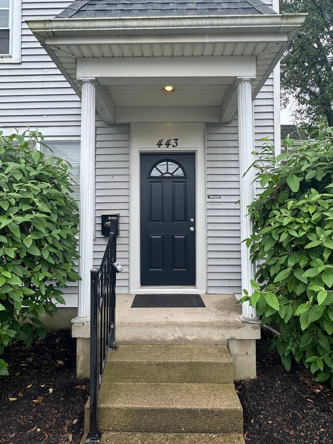 Front shared entrance - 439 W Loveland Ave Unit Apt. #1