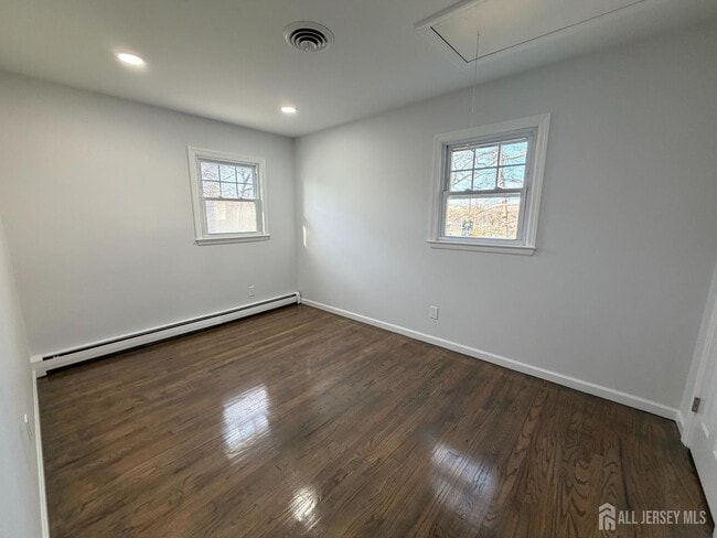 Photo - 2460 Woodbridge Ave