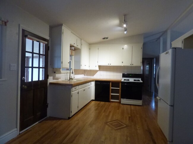 Photo - Perfect 2 Bedroom House