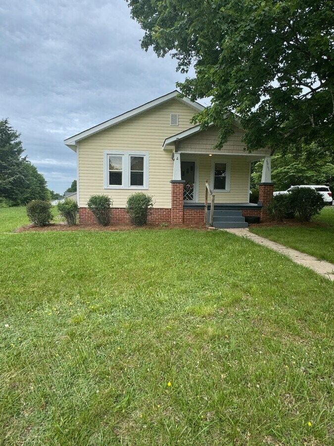 Photo - 6061 NC-66 House