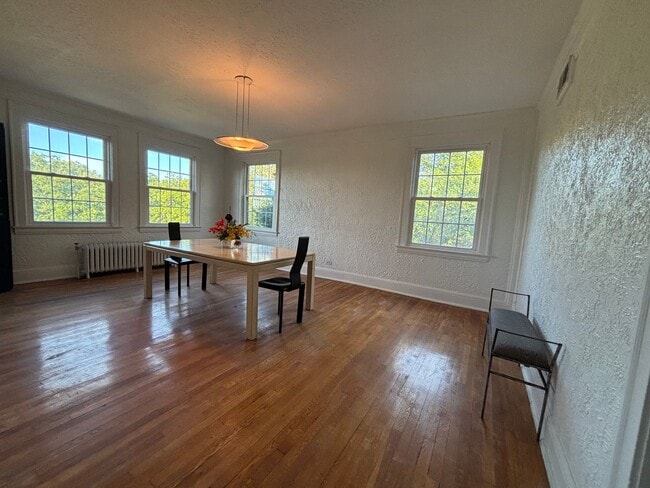Photo - Vintage Beauty, Modern Living – Historic C...