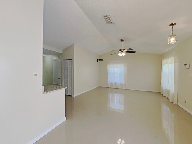 Photo - 1424 Drayton Ct