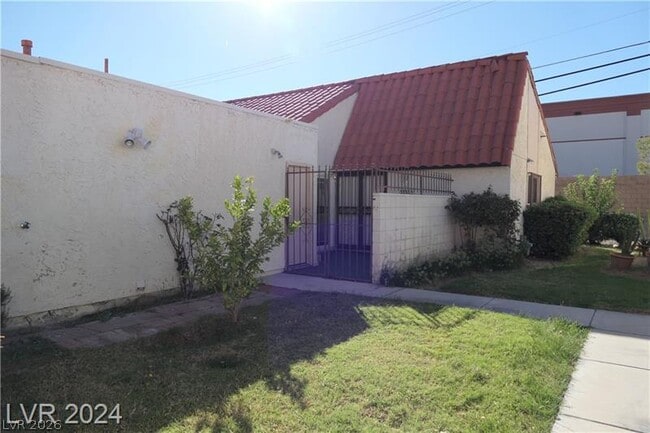 Building Photo - 3335 Racquet St