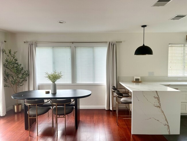 Área de comedor - 26247 Ocean View Ave