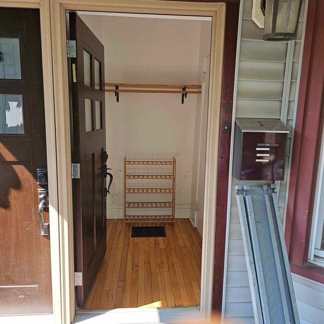 Front Entry Foyer with Closets - 4816 W Berteau Ave Unit 1