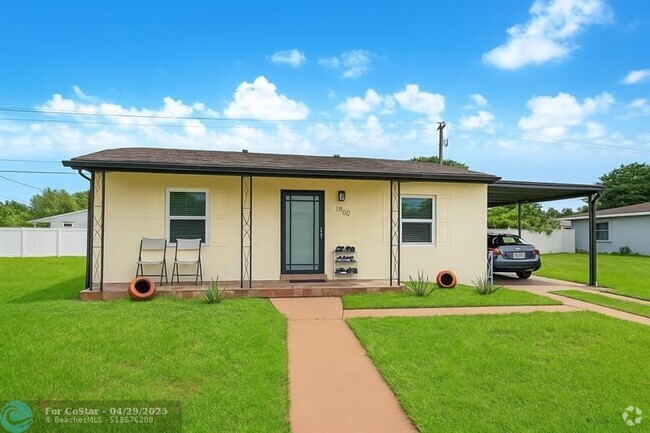 Building Photo - 1300 NW 87th St Rental