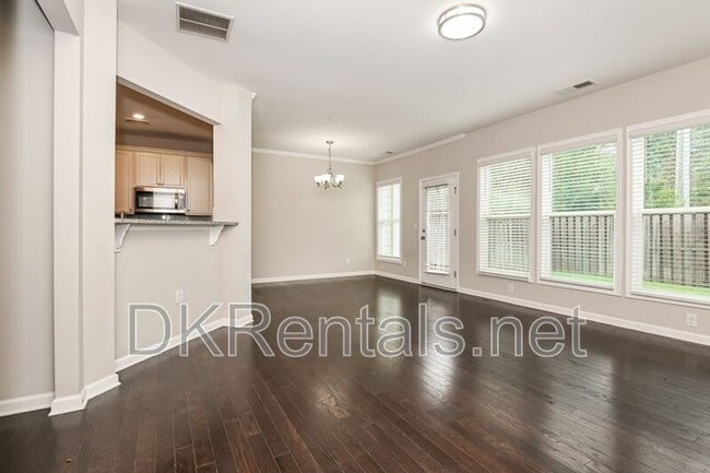 Photo - 1216 Foxcroft Ln