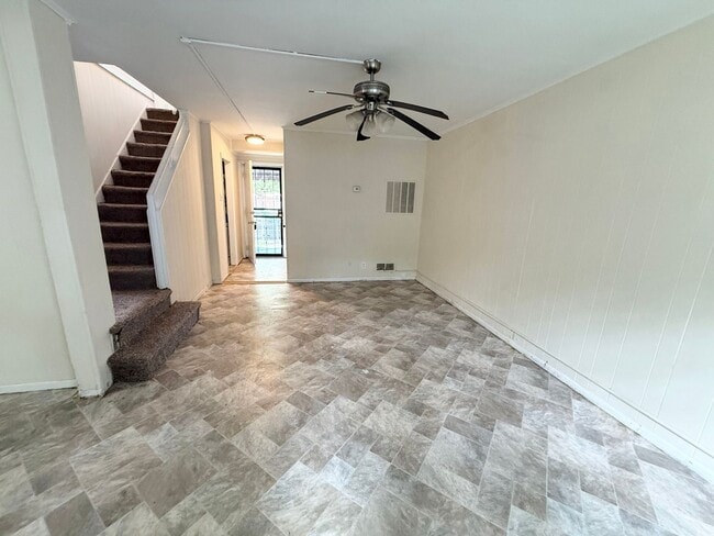Photo - Charming 3-Bedroom/1-Bathroon Townhome. Available on NOW!